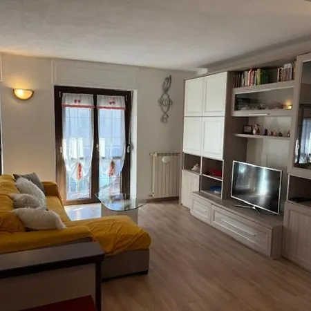 Spazioso In Via Valtellina Apartamento *